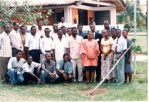 Photo de famille de Participants et des membres du Jury au dernier jour des d�mos.