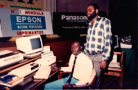 The Mag (assis) avec Norbert Goudjanou (debout) au B�nin Sheralton Hotel